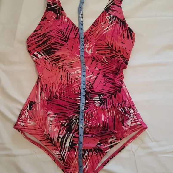 Swimsuit - Picture 7 of 8